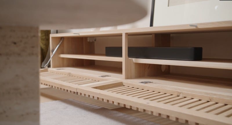 TV-Schrank PLANET auf Sockel – Massivholz Eiche – Bild 4